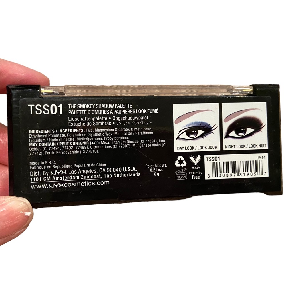 NEW NYX Smokey Eyeshadow Palette - Picture 2 of 3